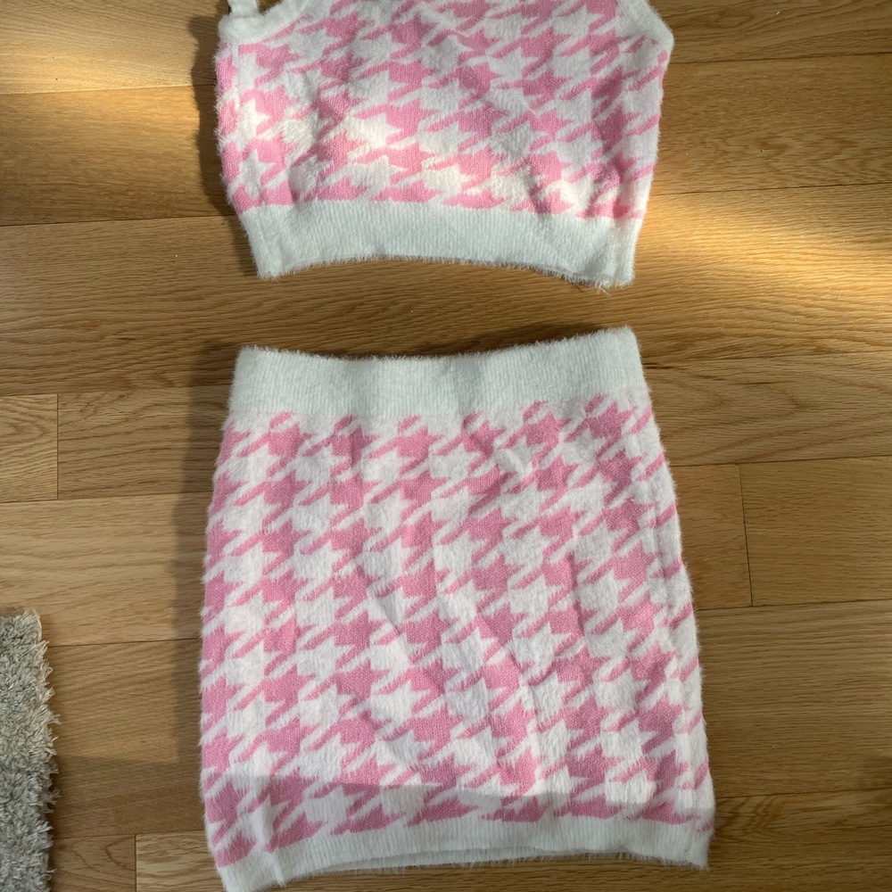 never worn fuzzy set - Picture 2 of 4